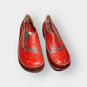 L’Artiste by Spring Step Red Floral Leather Slip-On Shoes – Women’s 40 (US 9.5)